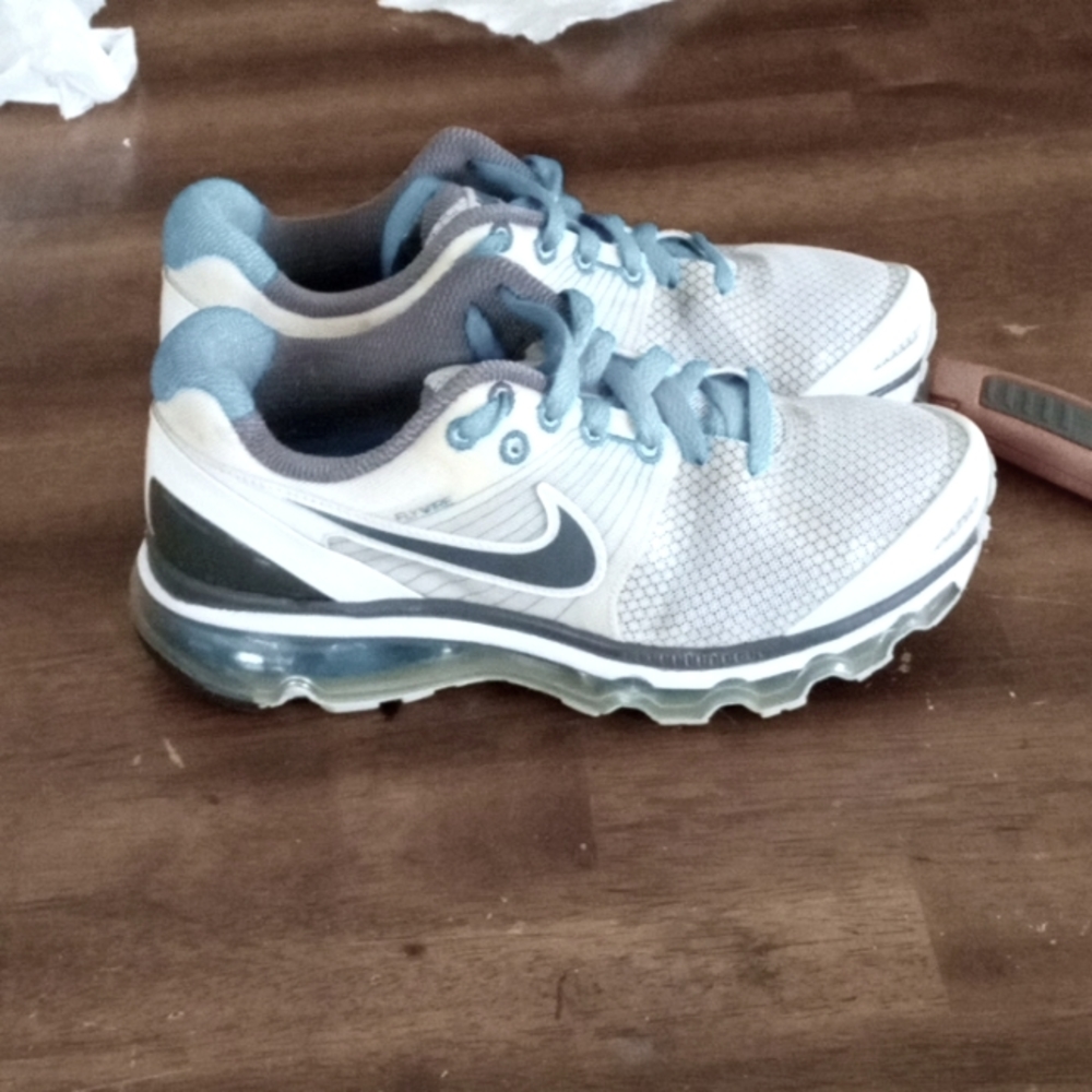 Woman's Nike Air Max Size 6.5